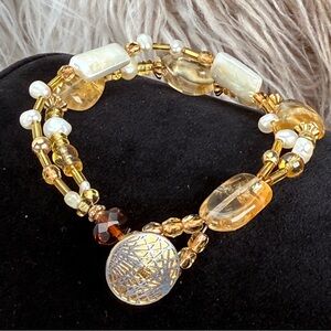 Beautiful earthy colors, faux pearl, etched, silvertone, costume chic bracelet